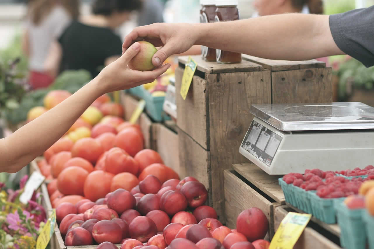 Selezione comparativa attraverso manifestazione di interesse per l’individuazione del nuovo soggetto gestore del mercato riservato ai produttori agricoli da svolgersi nella giornata del sabato presso i giardinetti della Via del Redentore